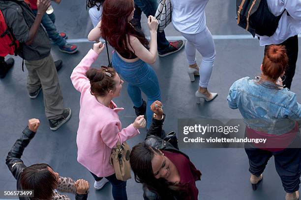 group dance - flashmob stockfoto's en -beelden