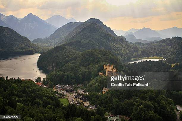 neuschwanstein castle in bavaria, germany - hohenschwangau castle stock pictures, royalty-free photos & images