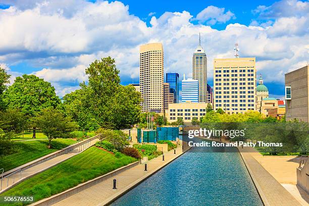 indianapolis skyline, indiana - indiana stockfoto's en -beelden