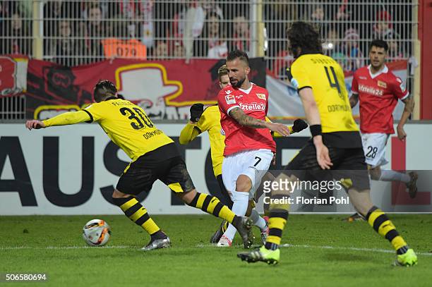 Benjamin Koehler of 1 FC Union Berlin passes the ball against Felix Passlack of Borussia Dortmund during the game between Union Berlin and Borussia...