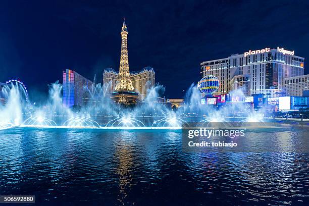 la tour eiffel à las vegas - réplique de la tour eiffel à las vegas photos et images de collection