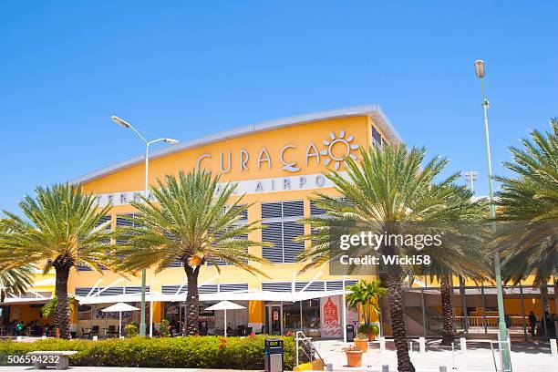 building of the curaçao international airport - airport of curacao stockfoto's en -beelden