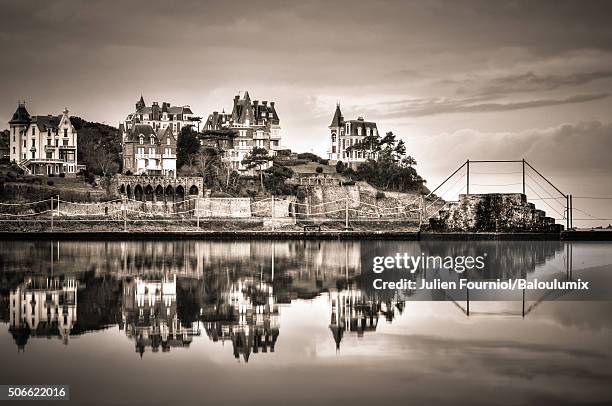 reflections of the town of dinard - dinard 個照片及圖片檔