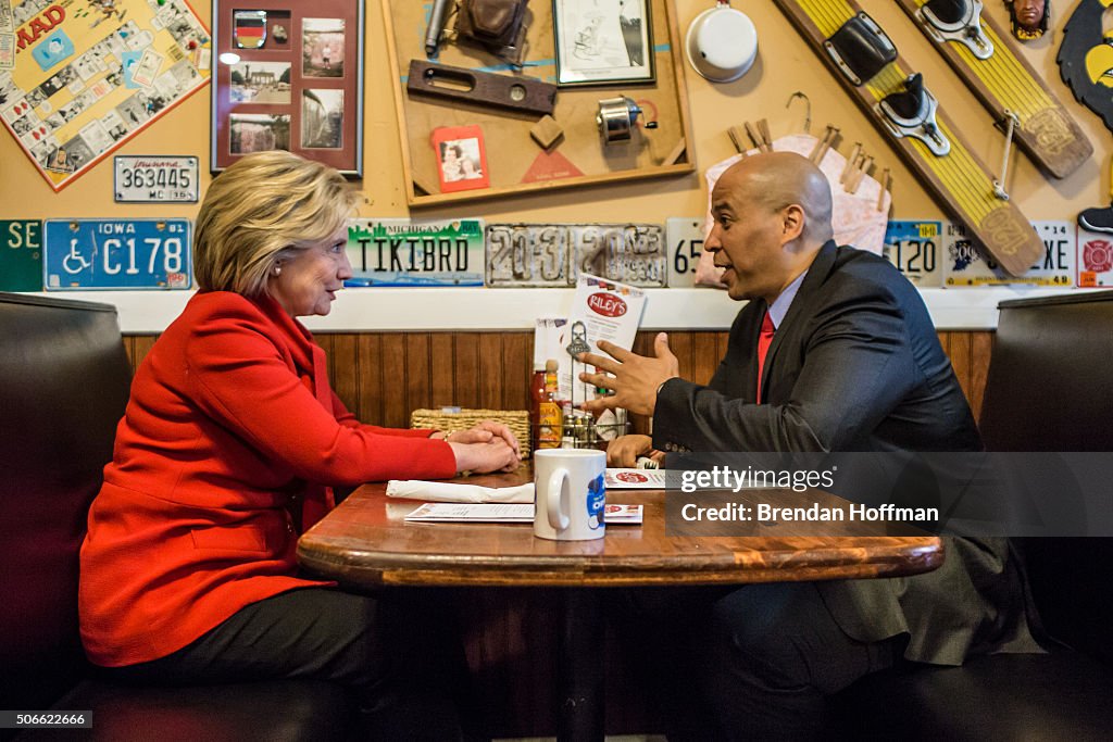 Hillary Clinton Campaigns Iowa As State's Caucus Approaches