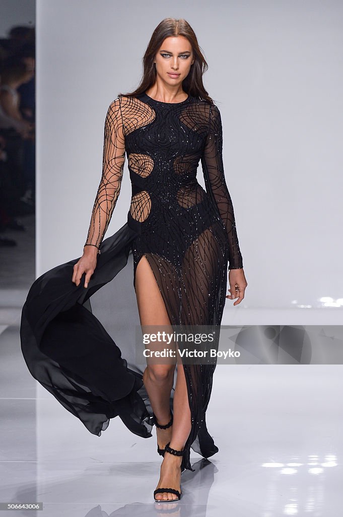 Versace : Runway - Paris Fashion Week - Haute Couture Spring Summer 2016