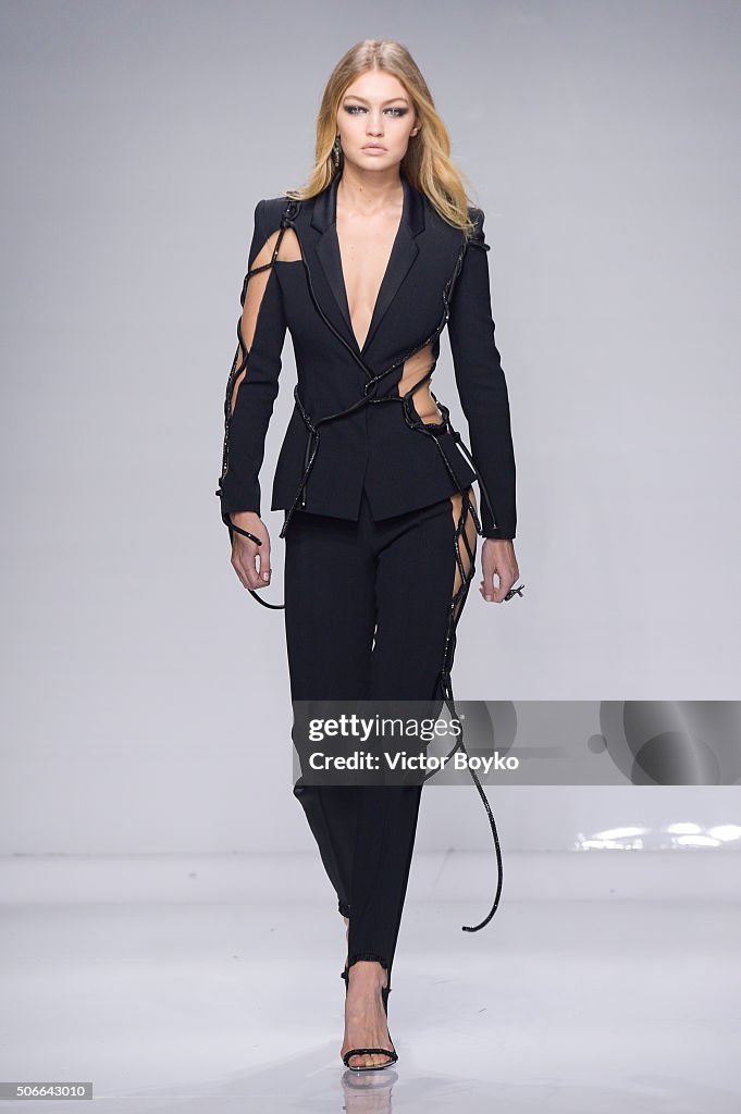 Versace : Runway - Paris Fashion Week - Haute Couture Spring Summer 2016