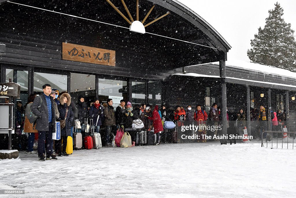 Snow Falls Across Japan