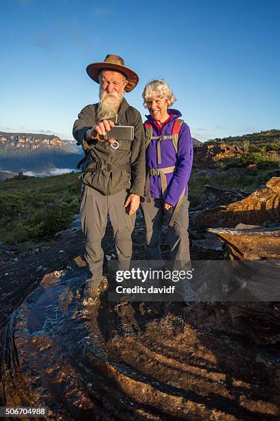 senior couple bushwalker selfie in spectacular landscape - maps sydney stock pictures, royalty-free photos & images