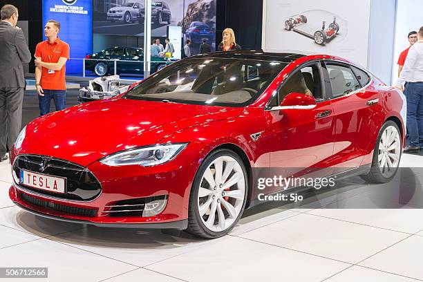 tesla model s p90d full electric luxury car - tesla model s stock pictures, royalty-free photos & images