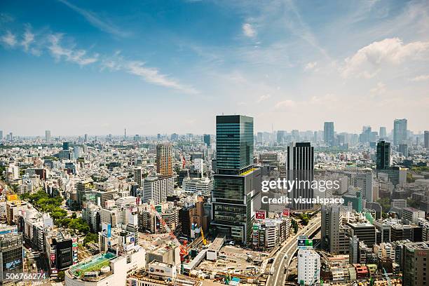 edificios de la ciudad de tokyo - distrito de shibuya fotografías e imágenes de stock