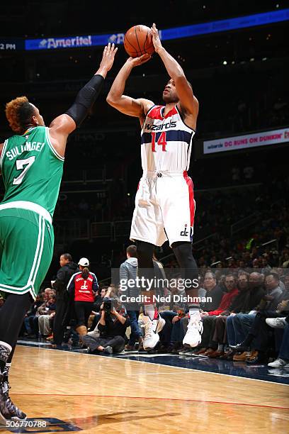 Gary Neal of the Washington Wizards shoots the ball during the game against the Boston Celtics on January 25, 2016 at Verizon Center in Washington,...