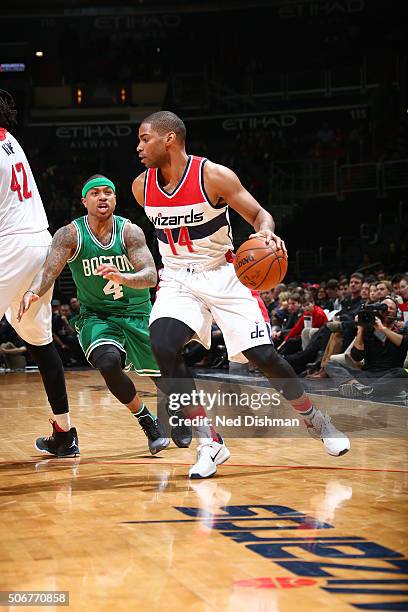 Gary Neal of the Washington Wizards handles the ball during the game against the Boston Celtics on January 25, 2016 at Verizon Center in Washington,...