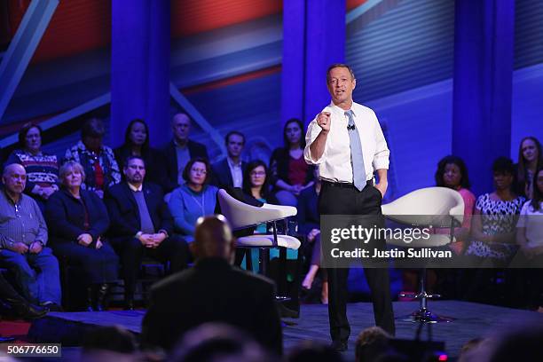 Democratic presidential candidate Martin O'Malley participates in a town hall forum hosted by CNN at Drake University on January 25, 2016 in Des...