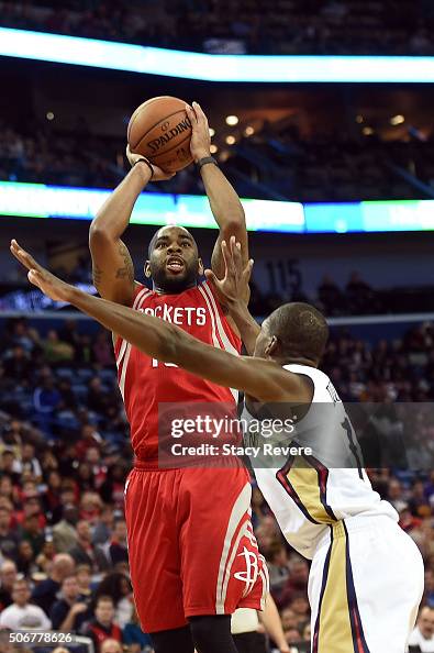 Houston Rockets Marcus Marcus Thornton of the Houston Rockets shoots over Toney Douglas of ...