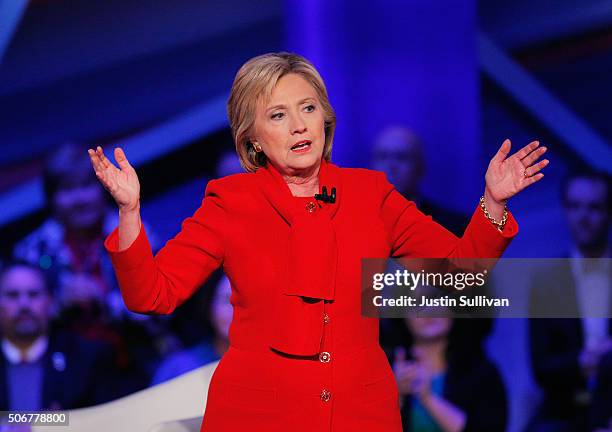 Democratic presidential candidate Hillary Clinton participates in a town hall forum hosted by CNN at Drake University on January 25, 2016 in Des...