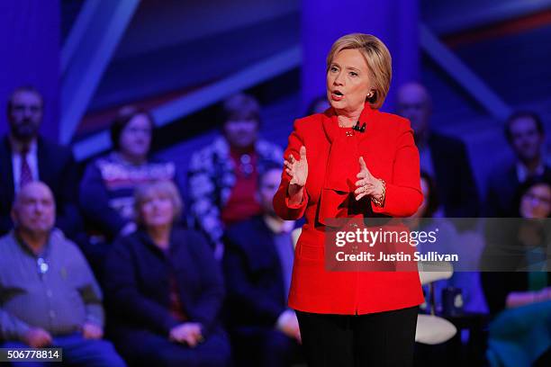 Democratic presidential candidate Hillary Clinton participates in a town hall forum hosted by CNN at Drake University on January 25, 2016 in Des...