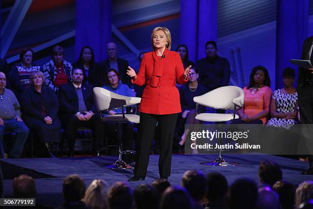 Democratic presidential candidate Hillary Clinton participates in a town hall forum hosted by CNN at Drake University on January 25, 2016 in Des...