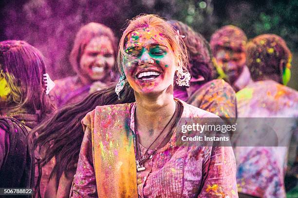 holi festival - dancer india stockfoto's en -beelden