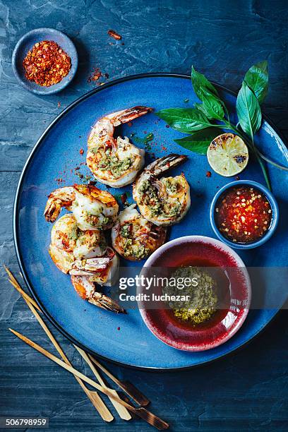 shrimp satay - garnaal vis en zeevruchten stockfoto's en -beelden