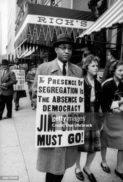 Demonstrators picketing over lunch counter segregation.