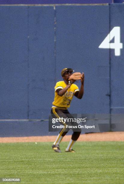 Marvell Wynne of the Pittsburgh Pirates catches a fly ball against the New York Mets during an Major League Baseball game circa 1983 at Shea Stadium...