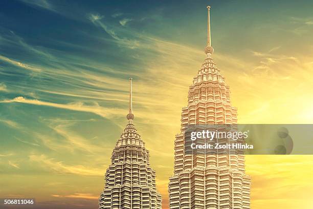 petronas towers - petronas towers stock-fotos und bilder