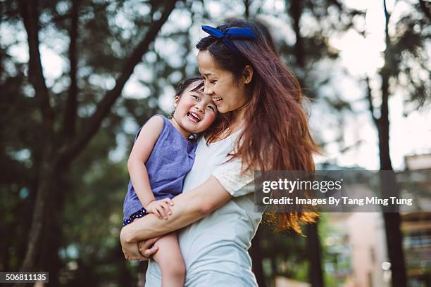 mom & child talking joyfully in park - in the park day 3 stock-fotos und bilder