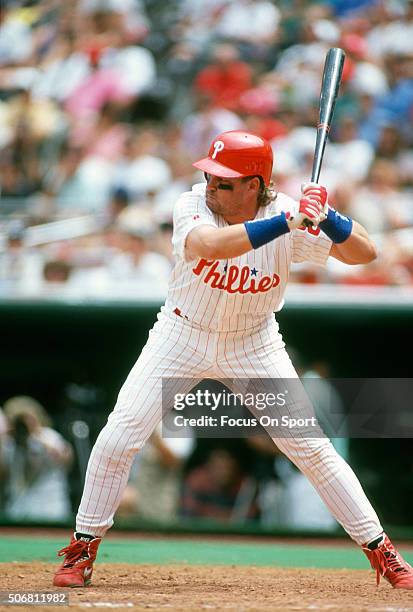 John Kruk of the Philadelphia Phillies bats during a Major League Baseball game circa 1993 at Veterans Stadium in Philadelphia, Pennsylvania. Kruk...