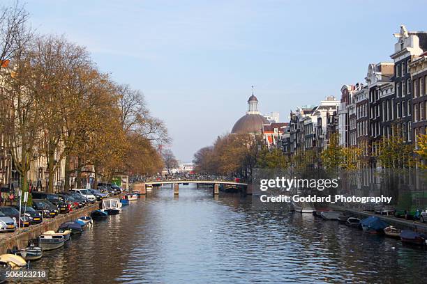 países baixos: ronde lutherse kerk (koepelkerk) em amesterdão - canal singel imagens e fotografias de stock