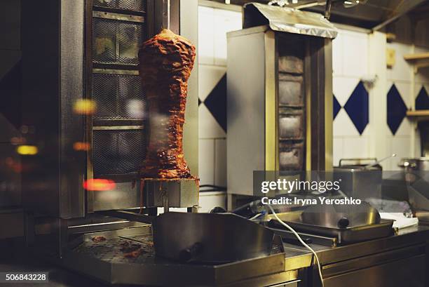 empty donner kebab shop - kebab stock-fotos und bilder