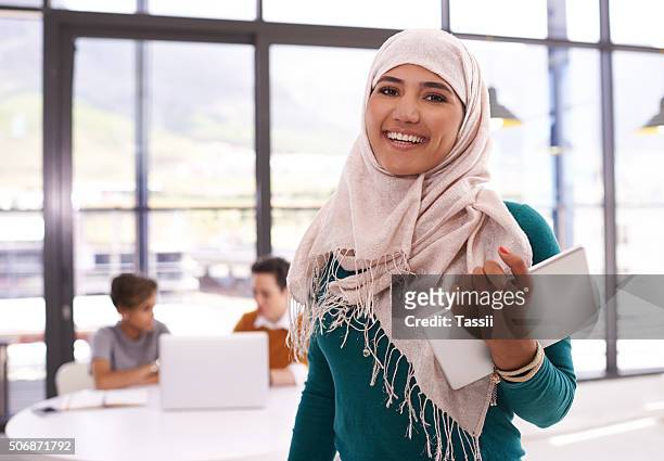 managing my team is a breeze with modern technology - islam stock pictures, royalty-free photos & images