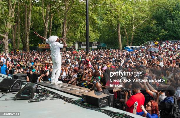 Jr Reed Singer 381 Junior Reid Photos & High Res Pictures - Getty Images