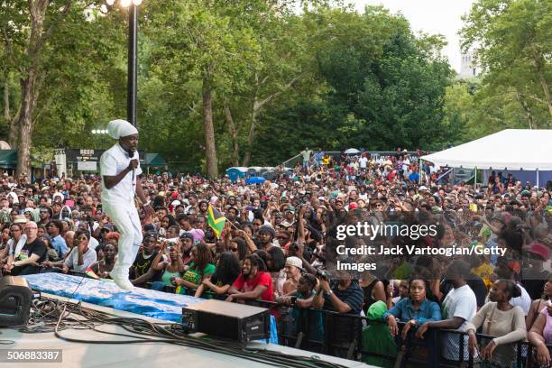 Jr Reed Singer Junior Reid Photos and Premium High Res Pictures - Getty Images
