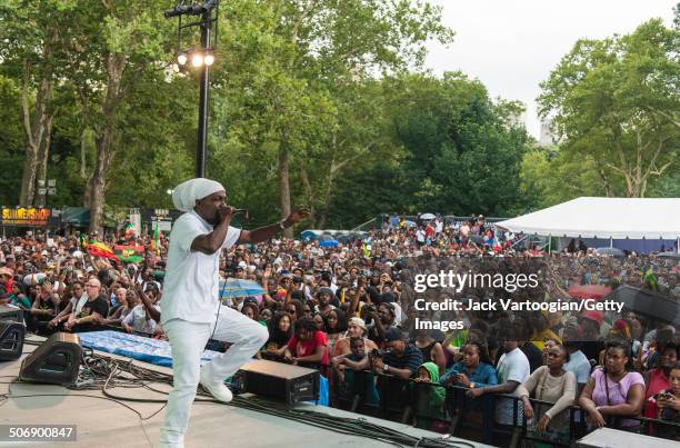 Jr Reed Singer Junior Reid Photos and Premium High Res Pictures - Getty Images