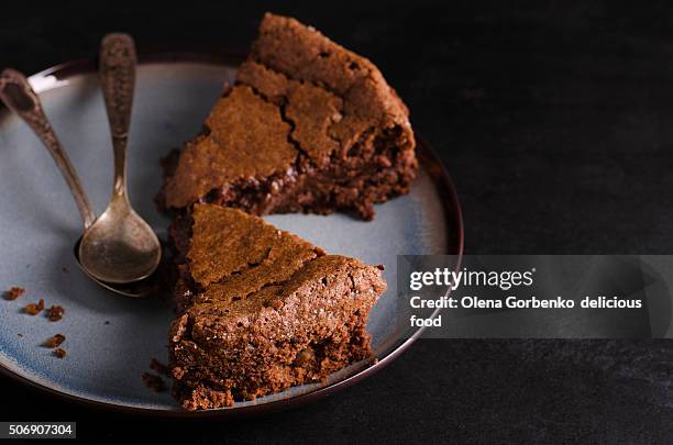 chocolate fondant pie - soft stockfoto's en -beelden