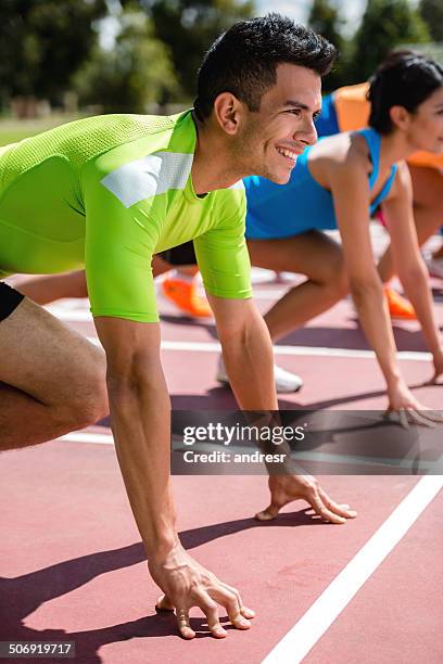 starting block of athletes - relay race start line stock pictures, royalty-free photos & images