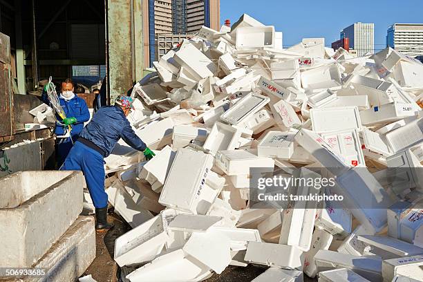 styrofoam recycling center - styrofoam stockfoto's en -beelden