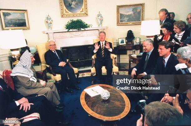 Pres. Bill Clinton hosting Mideast summit to revive stalled peace process, mtg. W. PLO chmn. Arafat, King Hussein of Jordan, Israeli PM Netanyahu, VP...