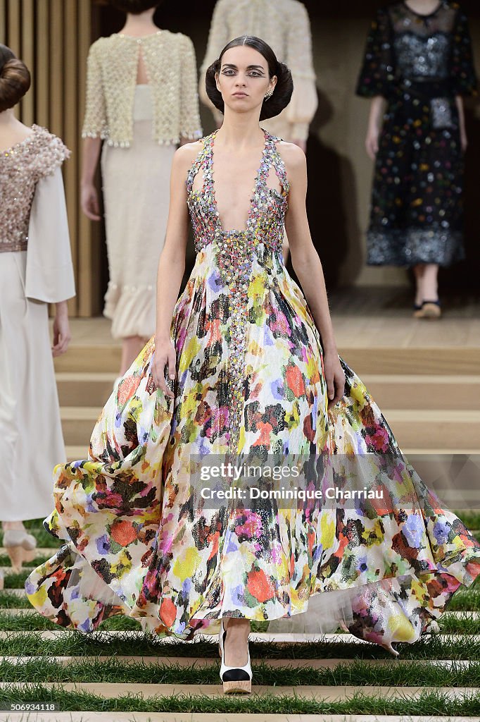 Chanel : Runway - Paris Fashion Week - Haute Couture Spring Summer 2016