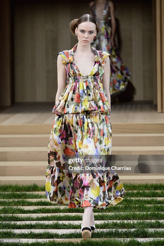 Chanel : Runway - Paris Fashion Week - Haute Couture Spring Summer 2016