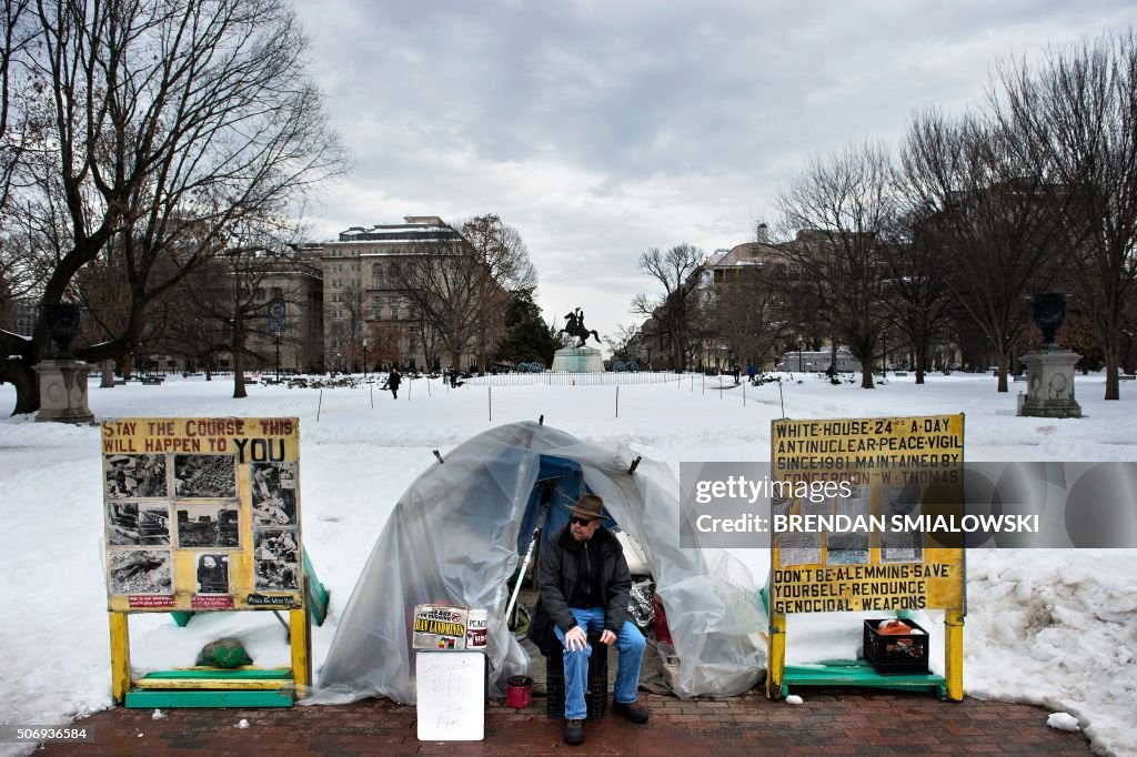 US-POLITICS-WHITE-HOUSE-PROTESTER