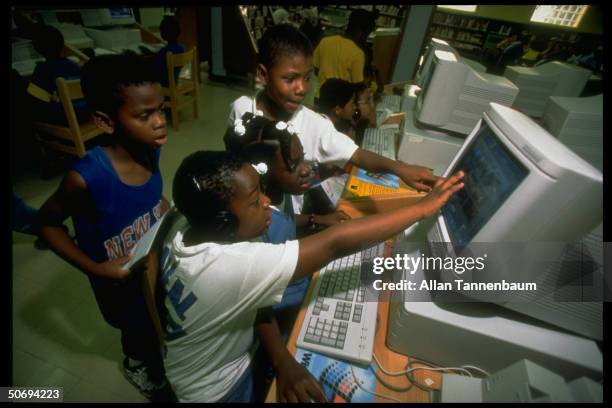 1996 Computer Class Computer Computer 1996 Photos and Premium High Res Pictures - Getty Images