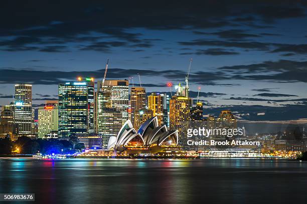 sydney city twilight - sydney opera house stockfoto's en -beelden