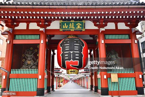 Kaminari-mon is the outer gate to Senso-ji Temple. Sensoji Temple is the most popular and colorful temple in Tokyo, located in Asakusa.