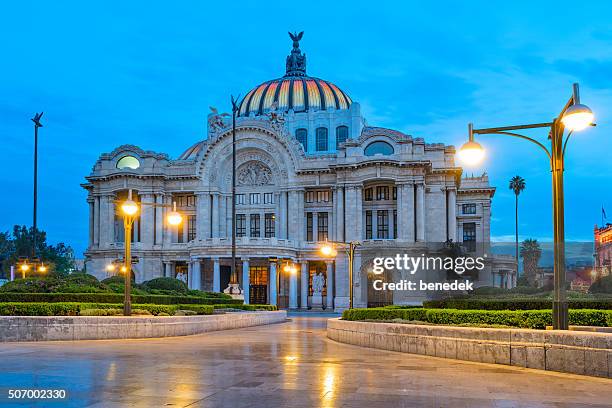 palacio de bellas artes in mexico city - palacio de bellas artes stock-fotos und bilder