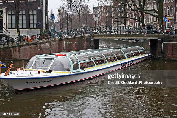 netherlands: canal tour boat on singel canal - turistbåt bildbanksfoton och bilder