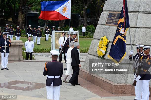 Emperor Akihito and Empress Michiko offer a wreath of flowers at the monument of Philippine national hero Jose Rizal on January 27, 2016 in Manila,...