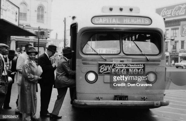 African Americans boarding bus at end of bus boycott.