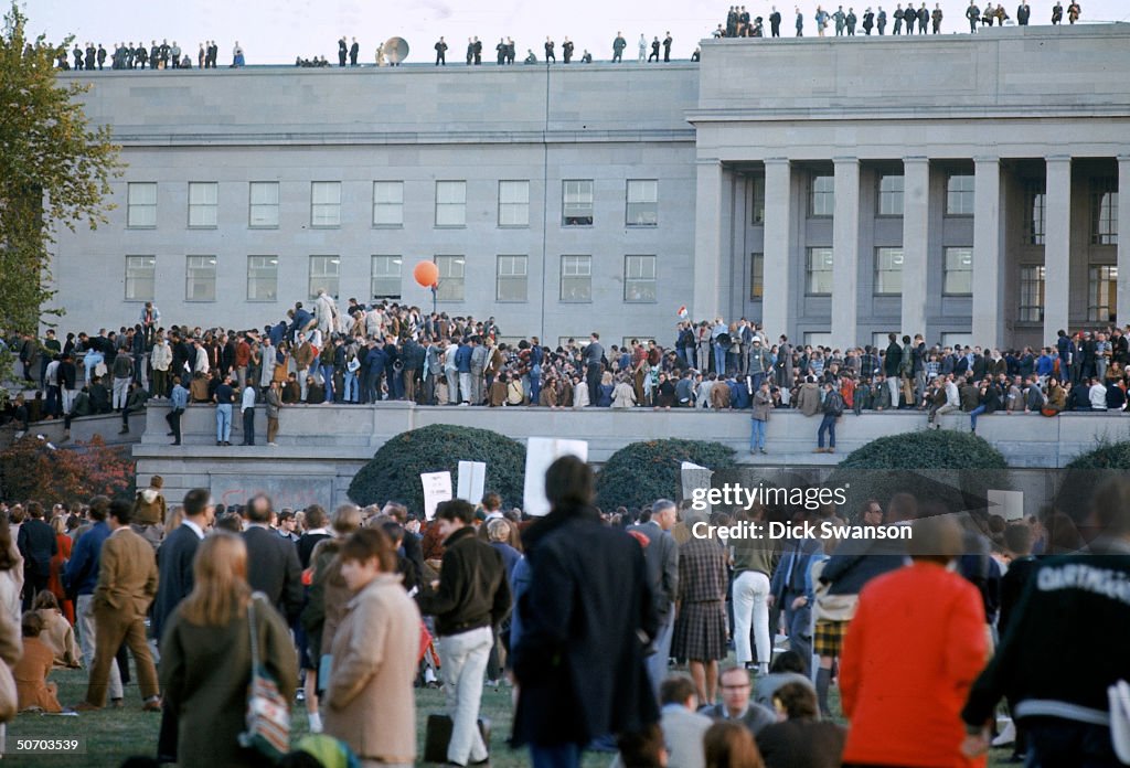 Anti-Vietnam war peace protestors at Pen
