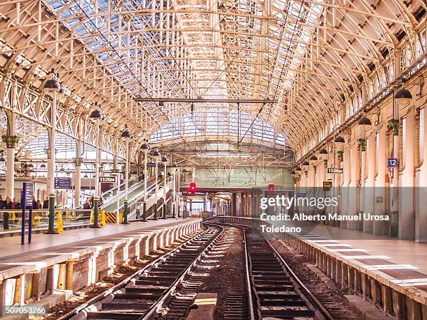 Manchester Train Manchester Piccadilly Station Photos and Premium High Res Pictures ...